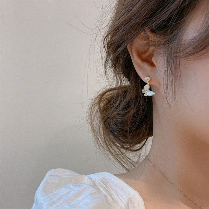 Aretes pegados para mujer