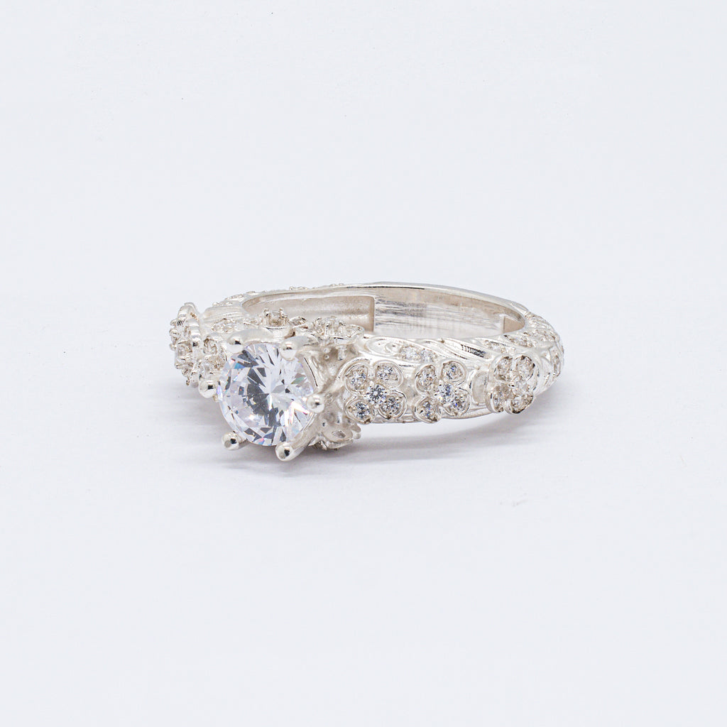 Anillo Florentine en Oro 18K con Piedra Central