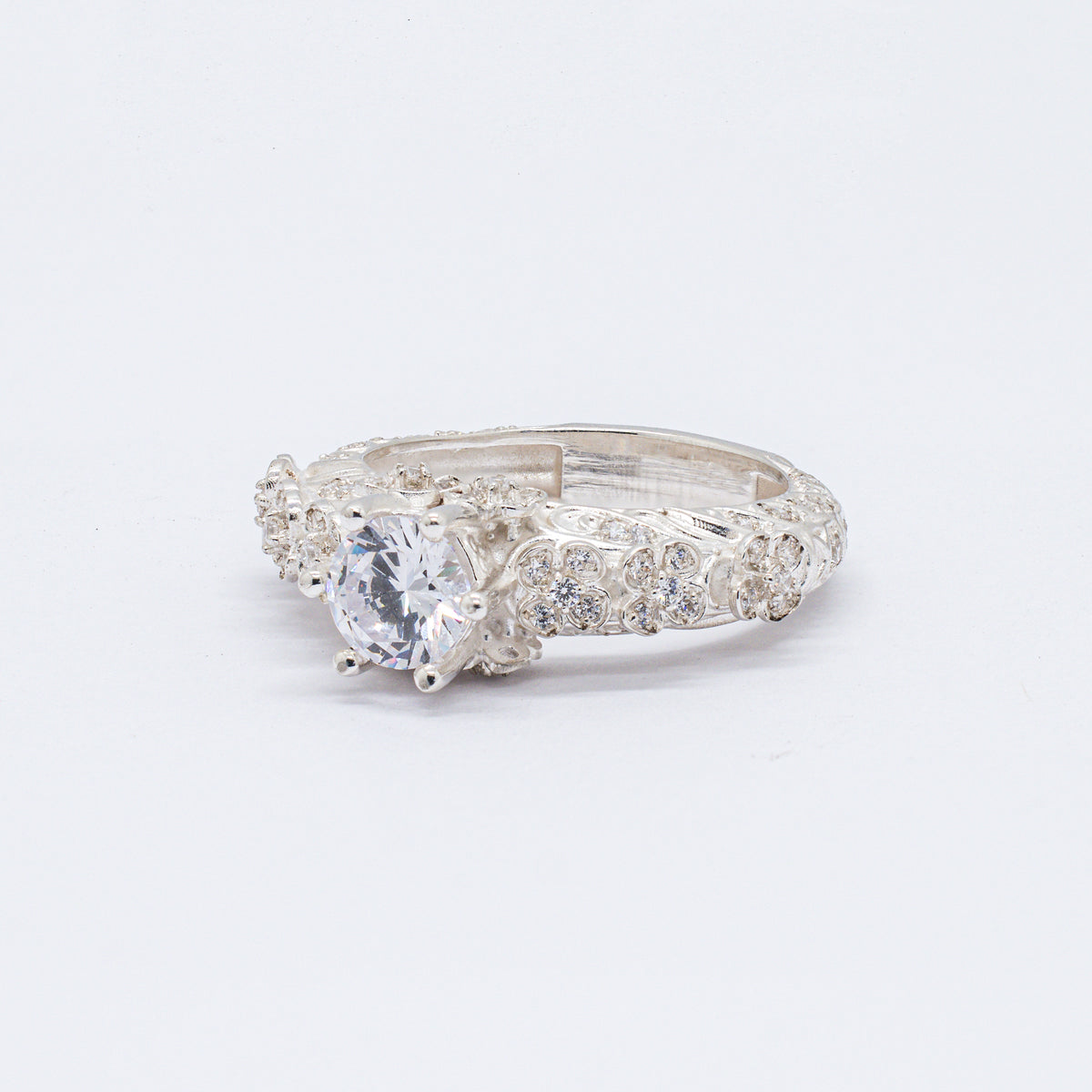 Anillo Florentine en Oro 18K con Piedra Central