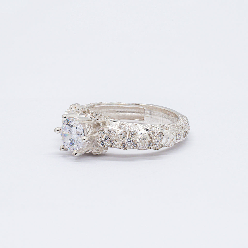 Anillo Florentine en Oro 18K con Piedra Central
