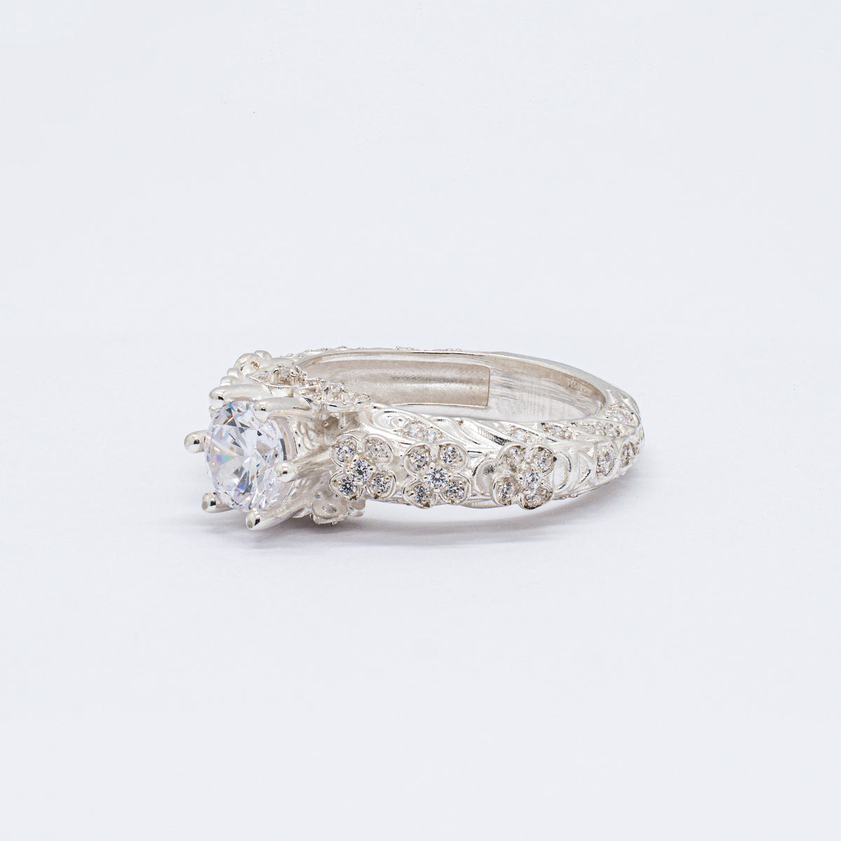 Anillo Florentine en Oro 18K con Piedra Central