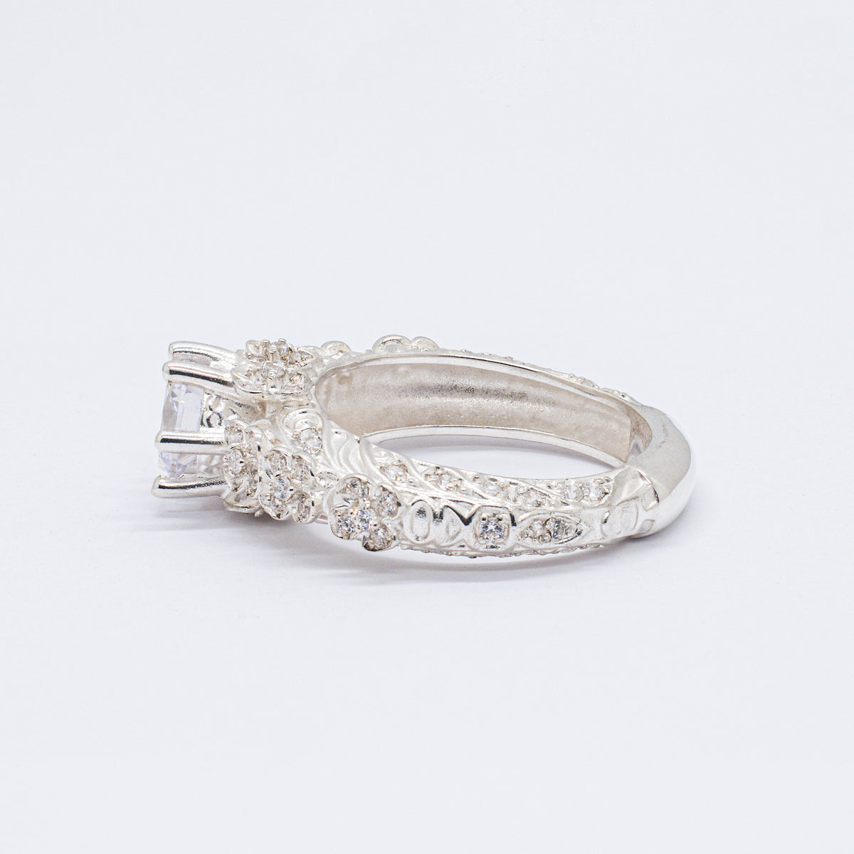 Anillo Florentine en Oro 18K con Piedra Central