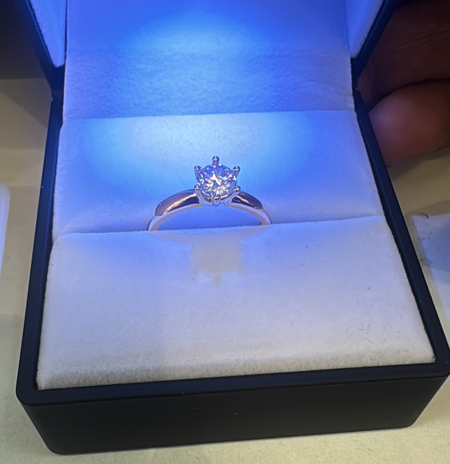 Anillo de Compromiso Vittoria en Oro 18K
