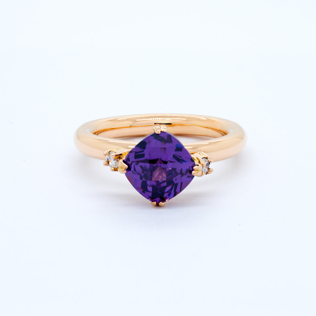 Anillo Violette en Oro 18K con Piedra Violeta