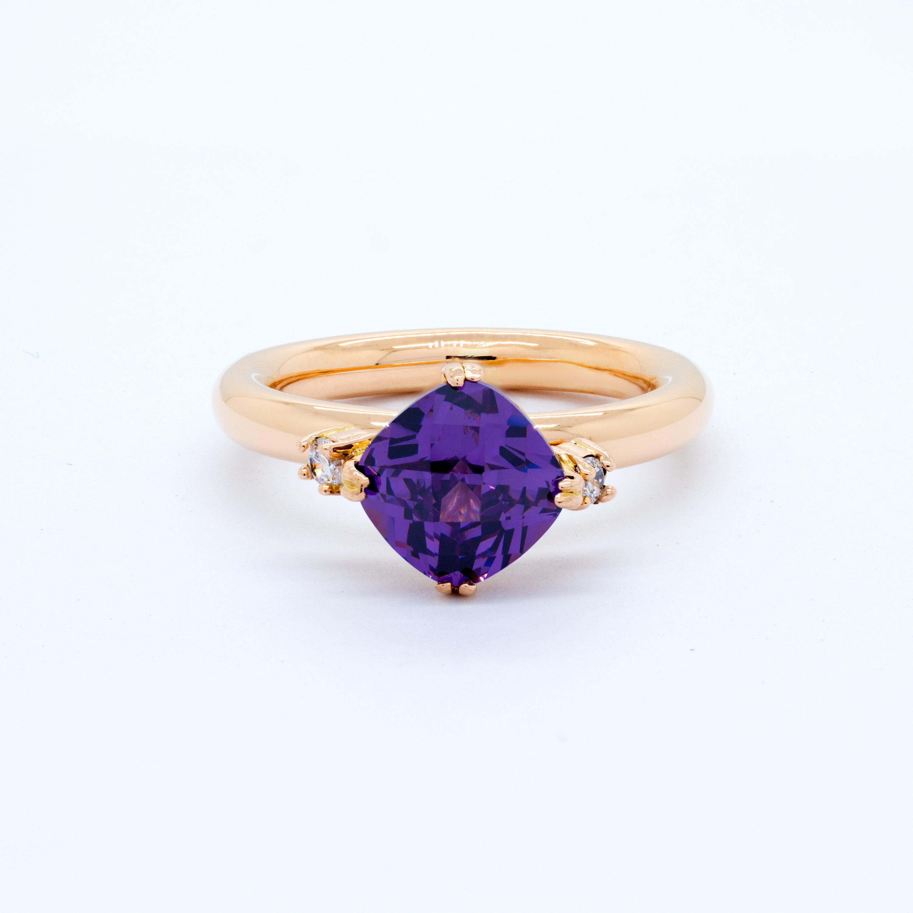 Anillo Violette en Oro 18K con Piedra Violeta