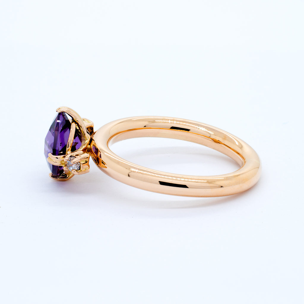 Anillo Violette en Oro 18K con Piedra Violeta