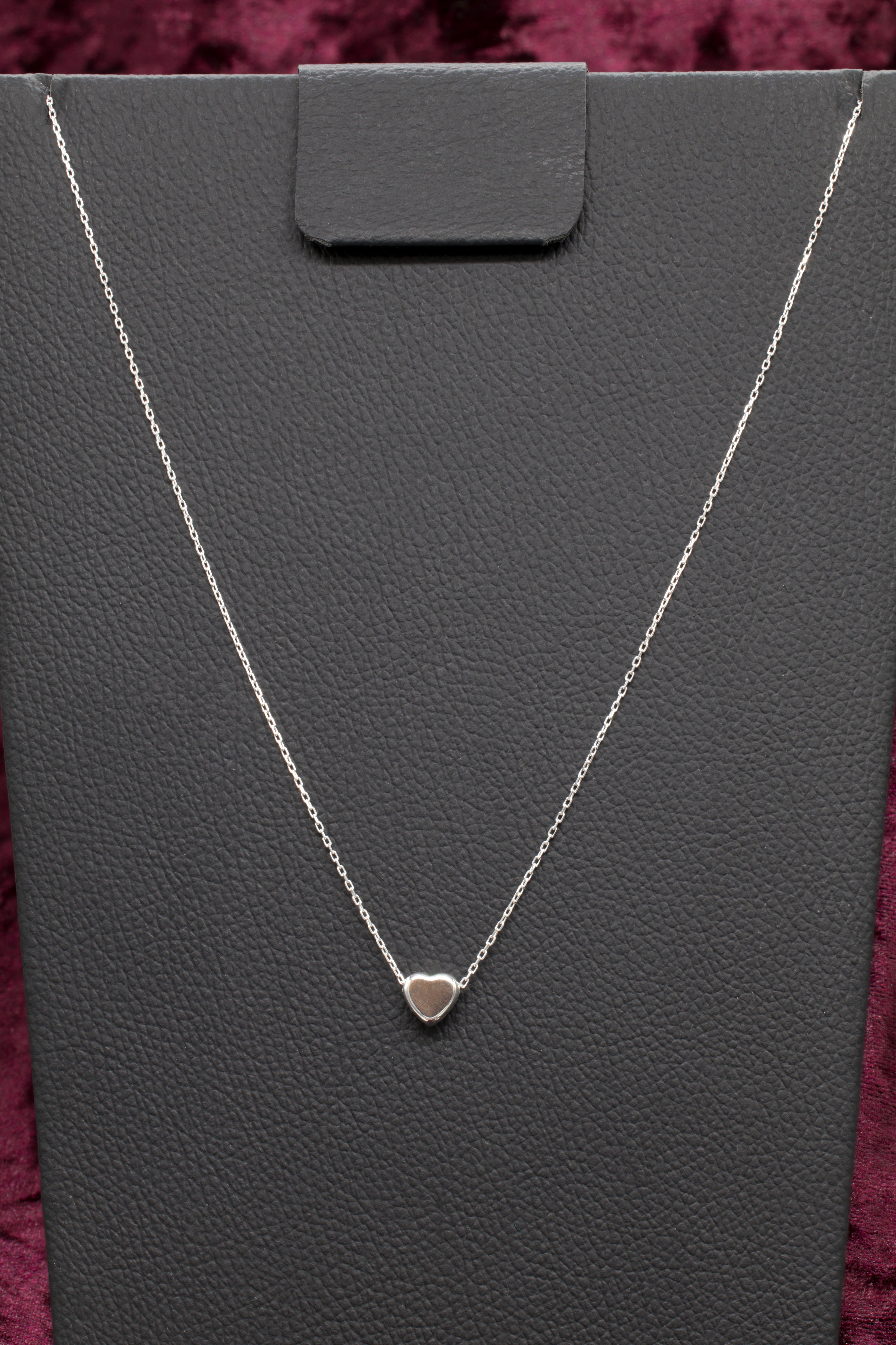 Cadena de plata con dije corazón