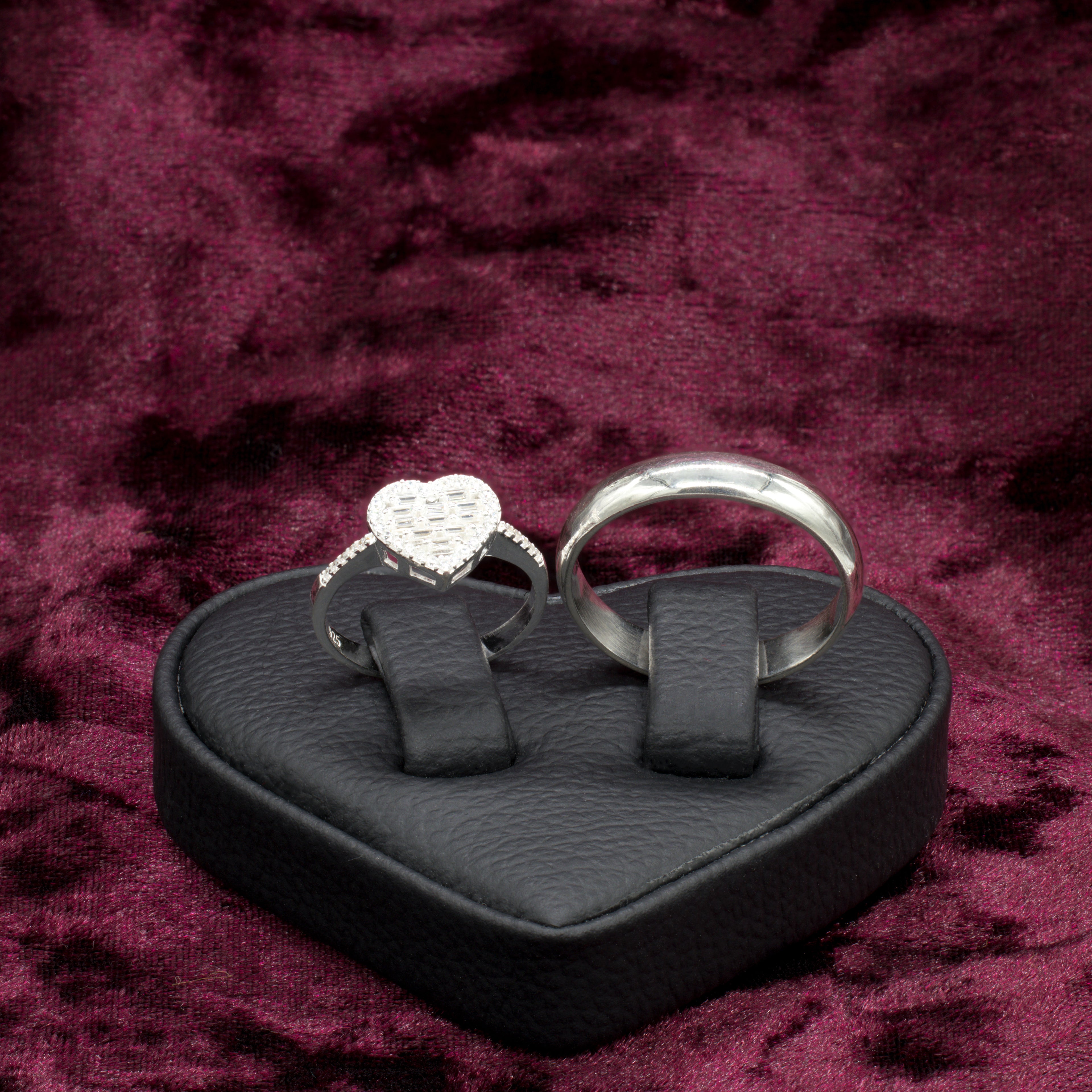 Par anillos de plata corazón y aro para pareja