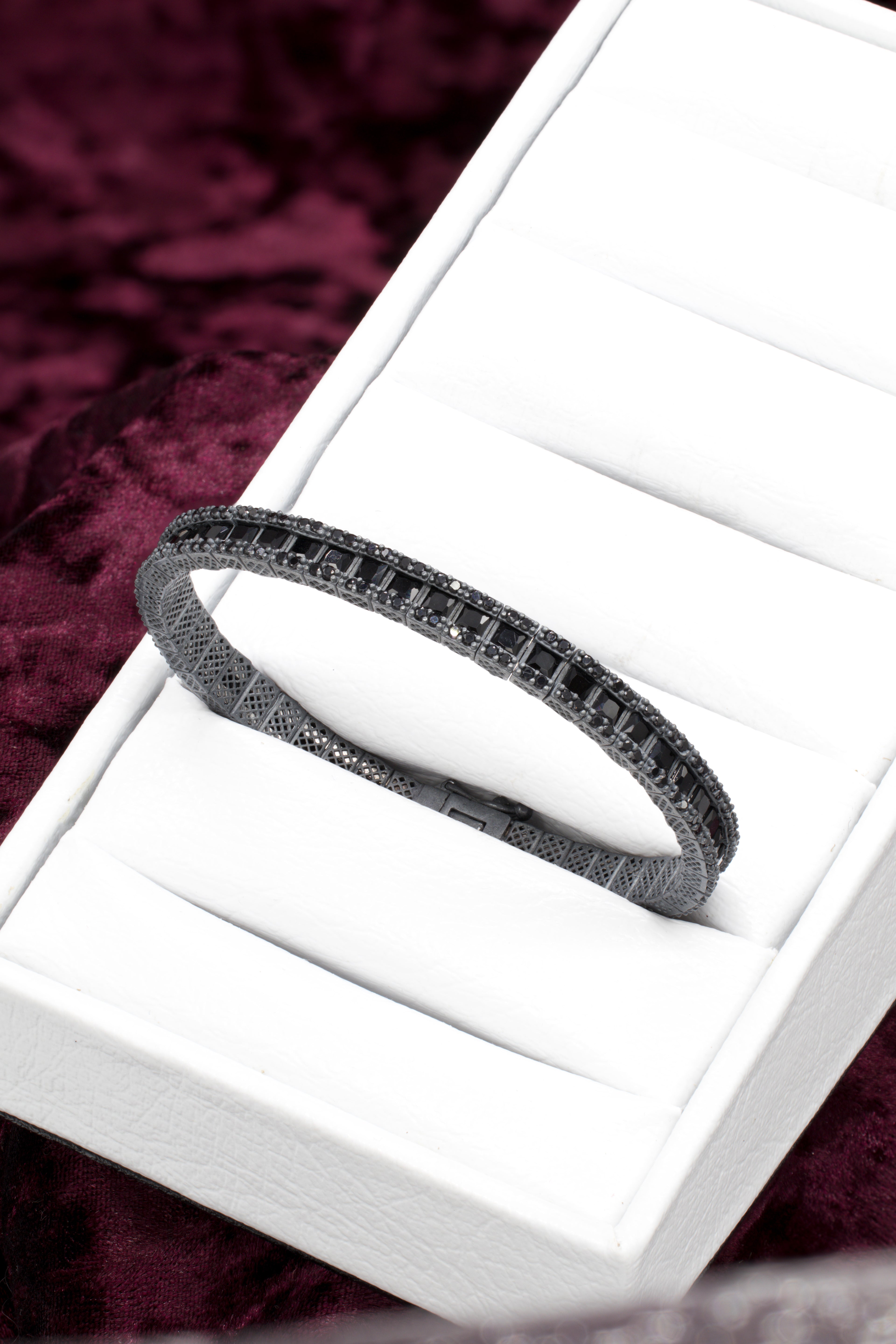 Pulsera tenis con micro circones negros y plata quemada