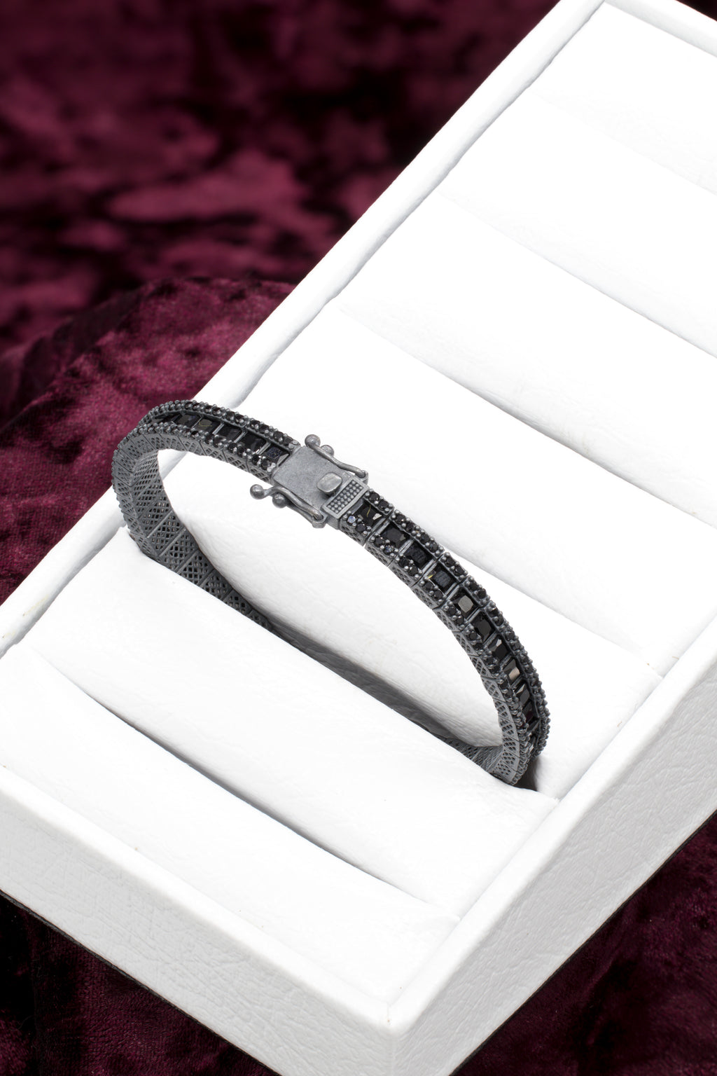 Pulsera tenis con micro circones negros y plata quemada